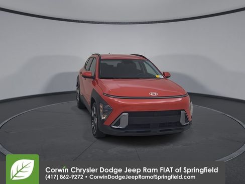 Used 2025 Hyundai Kona SEL FWD image 4