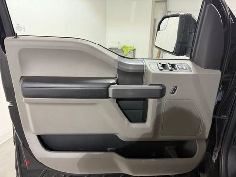 Used 2019 Ford F150 XLT w/ Equipment Group 302A Luxury AWD/4WD image 9