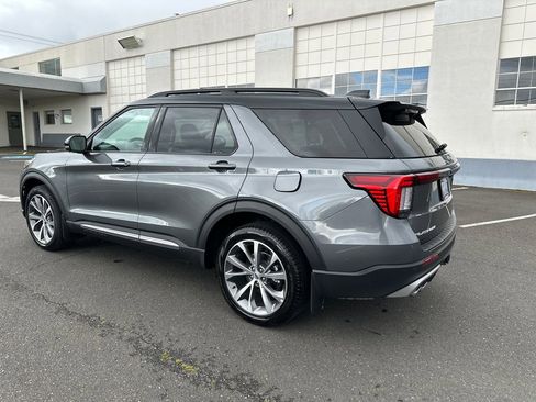 Used 2025 Ford Explorer Platinum w/ Ultimate Package AWD/4WD image 4
