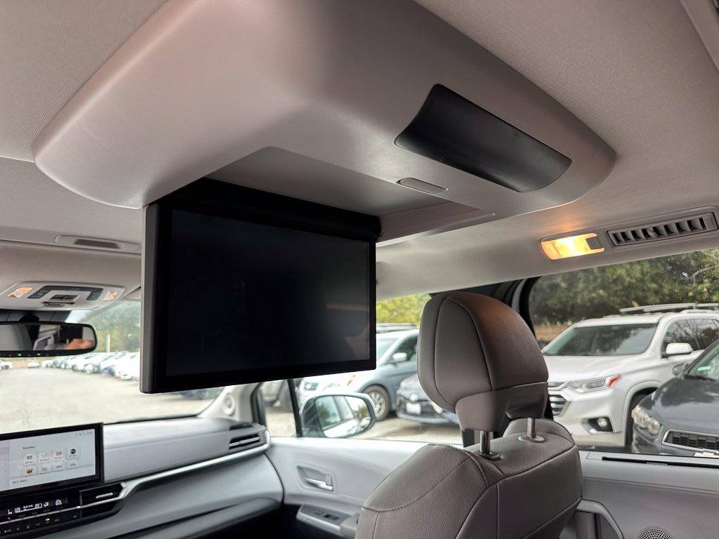 Used 2025 Toyota Sienna XLE w/ XLE Plus Package AWD/4WD image 11