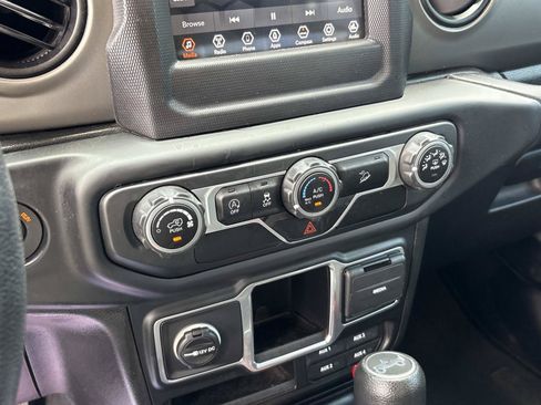 Used 2018 Jeep Wrangler Unlimited Sport AWD/4WD image 24