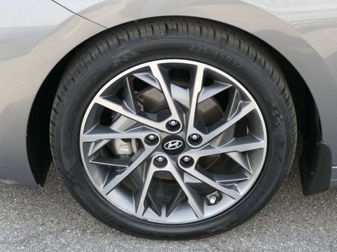 Used 2020 Hyundai Elantra Limited w/ Cargo Package (C1) image 10