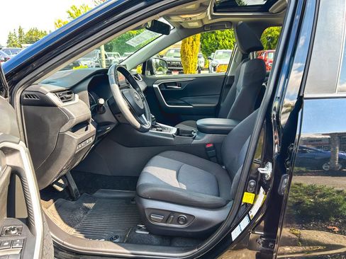 Used 2020 Toyota RAV4 XLE w/ Convenience Package AWD/4WD image 11