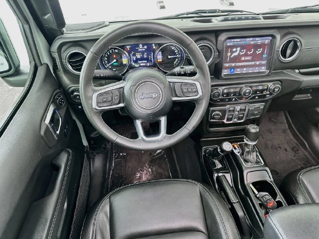 Used 2023 Jeep Wrangler Unlimited Sahara w/ Cold Weather Group AWD/4WD image 11