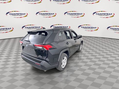 Used 2021 Toyota RAV4 LE AWD/4WD image 8