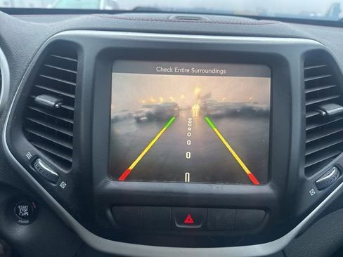 Used 2015 Jeep Cherokee Trailhawk w/ Comfort/Convenience Group image 17