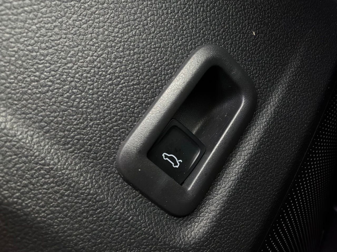 Used 2026 Volkswagen Tiguan SE FWD image 22
