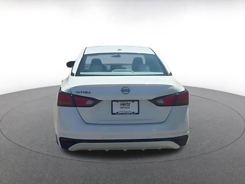 Used 2025 Nissan Altima 2.5 SV FWD image 12