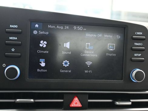 Used 2024 Hyundai Elantra SE FWD image 20