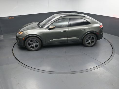 Certified 2025 Porsche Macan 4 Electric image 36