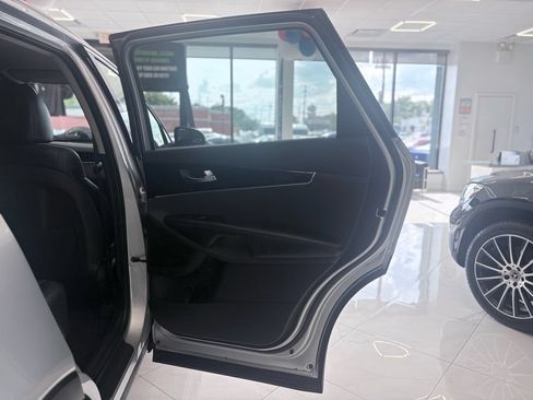 Used 2019 Kia Sorento EX AWD/4WD image 40