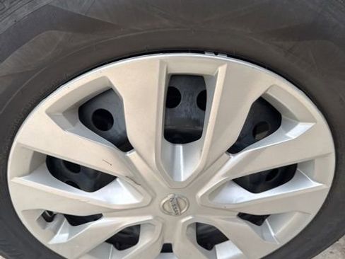 Used 2016 Nissan Rogue S FWD image 20