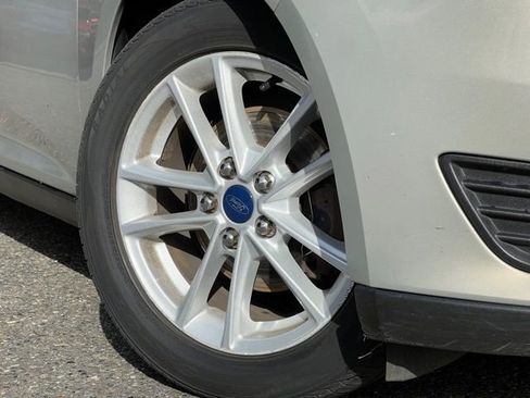Used 2015 Ford Focus SE image 2