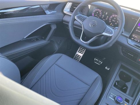 New 2026 Volkswagen Tiguan SE R-Line image 10