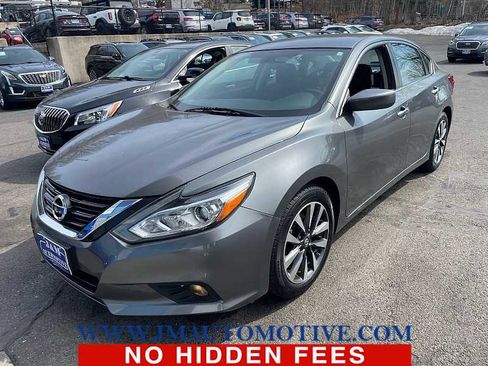 Used 2017 Nissan Altima 2.5 SV image 1