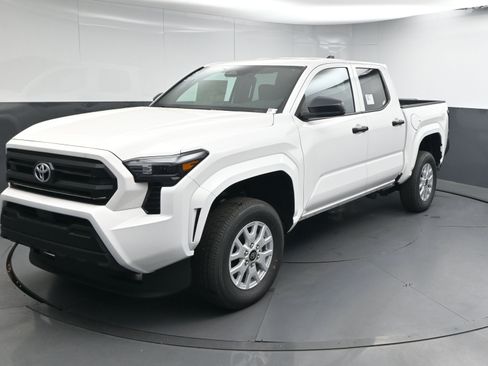 New 2025 Toyota Tacoma SR image 4