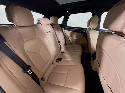 Certified 2023 Porsche Macan S AWD/4WD image 27
