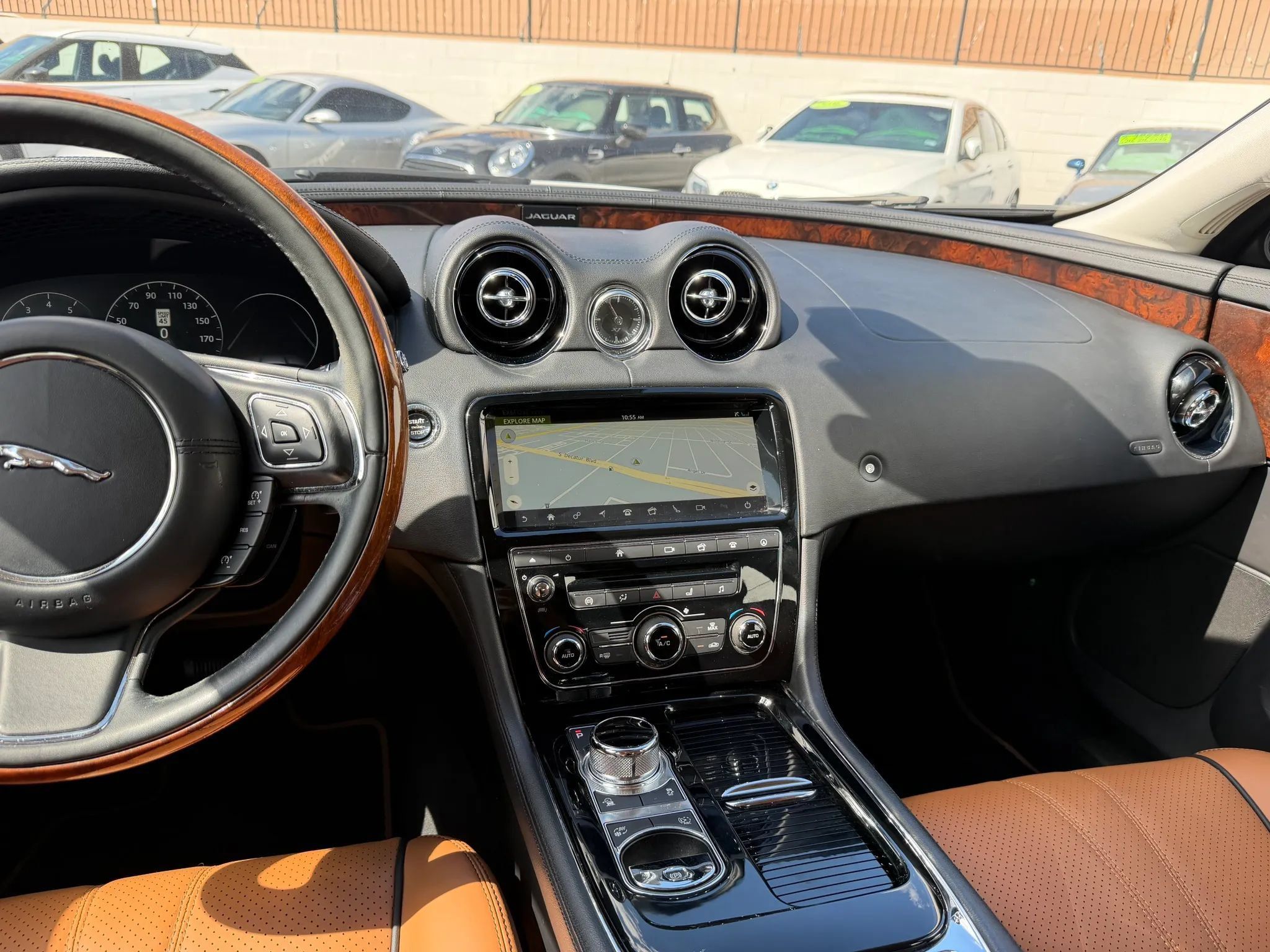 Used 2018 Jaguar XJ R-Sport RWD image 22
