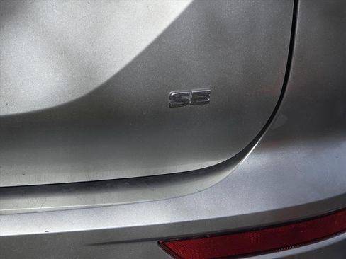 Used 2024 Mitsubishi Outlander SE image 9