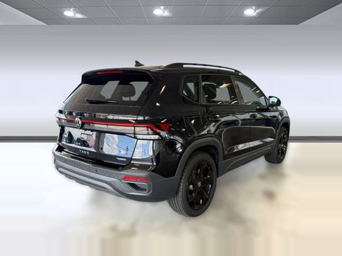 Used 2025 Volkswagen Taos SE AWD/4WD image 9