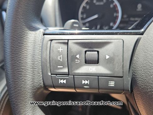 Used 2021 Nissan Rogue SV FWD image 12