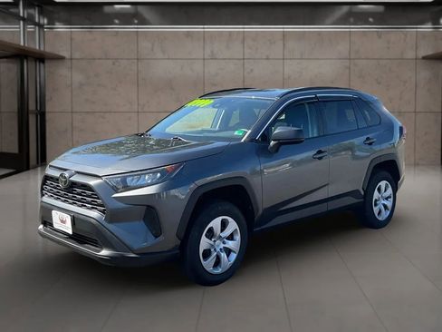 Used 2019 Toyota RAV4 LE image 1