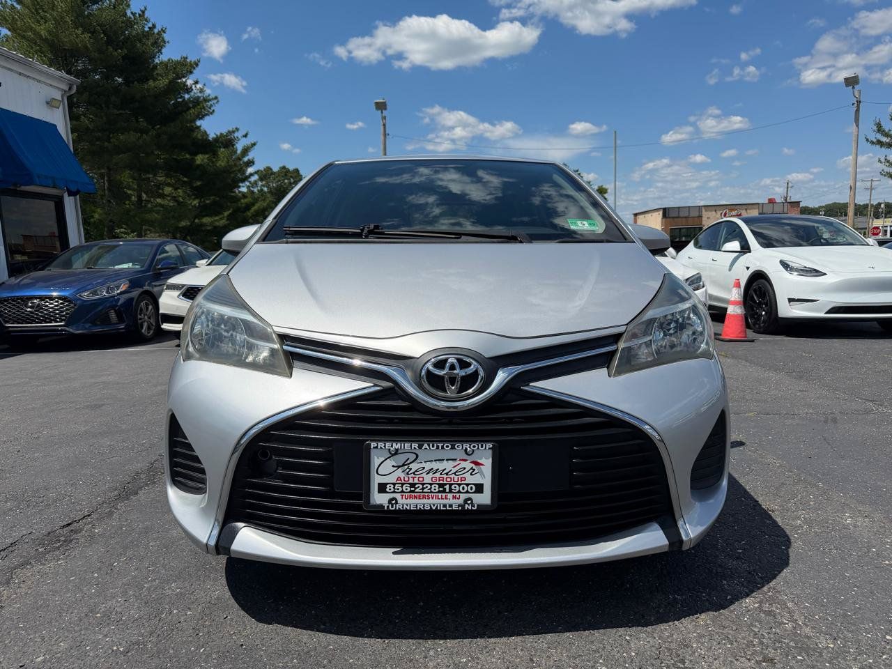 Used 2015 Toyota Yaris LE FWD image 2