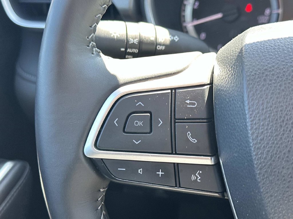 Used 2024 Toyota Highlander XLE AWD/4WD image 23