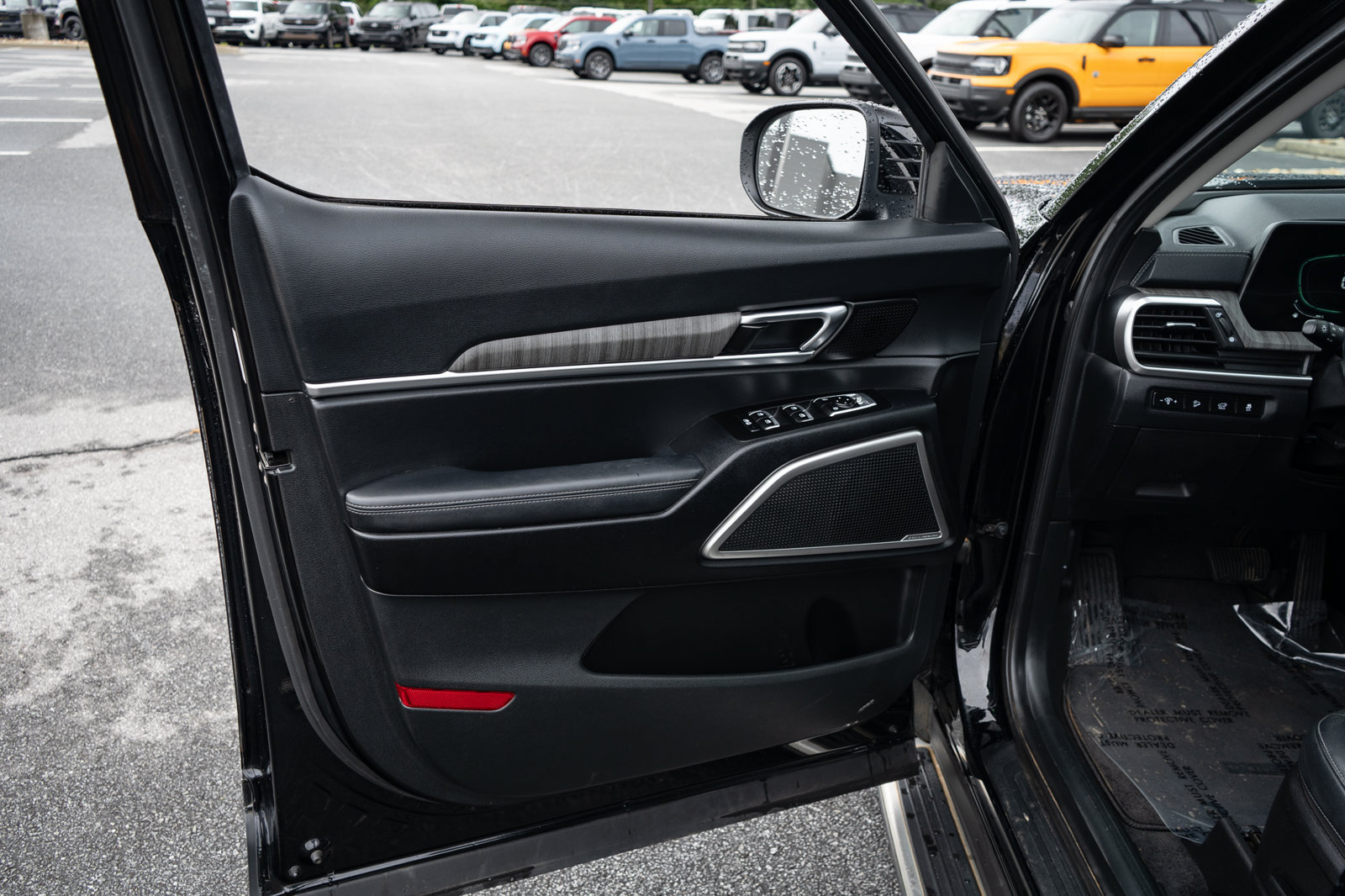 Used 2023 Kia Telluride EX w/ EX Captain's Chair Package FWD image 17