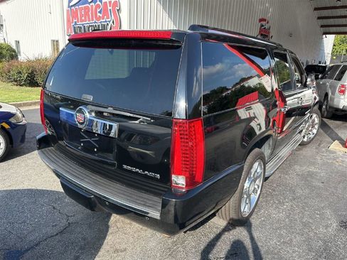 Used 2011 Cadillac Escalade ESV Luxury image 5