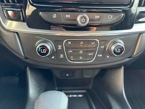 Certified 2023 Chevrolet Traverse LT FWD image 18
