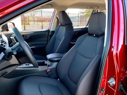 Used 2025 Toyota RAV4 LE image 8