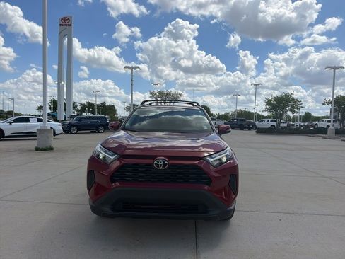 Used 2025 Toyota RAV4 XLE w/ Convenience Package image 2