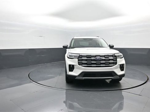 New 2026 Ford Explorer Active w/ Active Comfort Package image 2