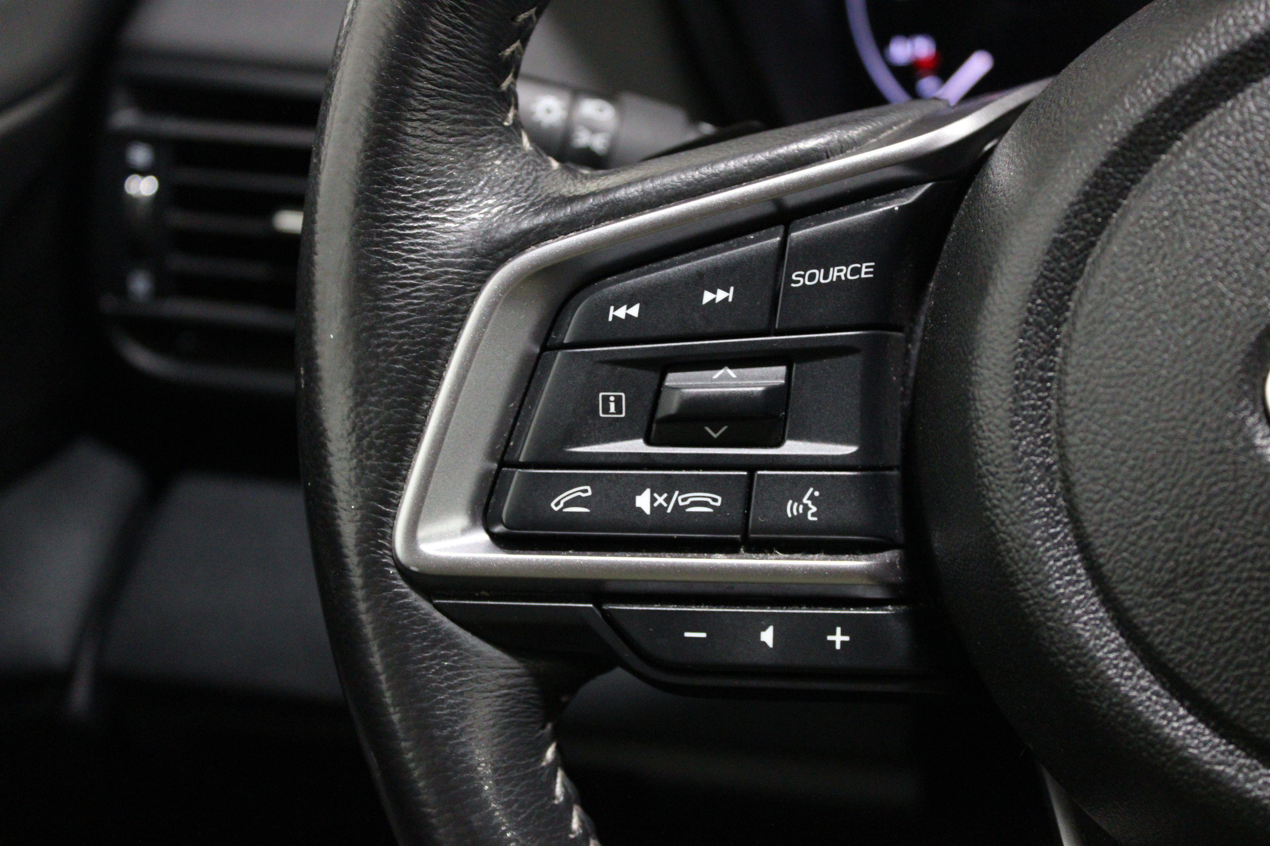Used 2024 Subaru Outback Premium AWD/4WD image 9