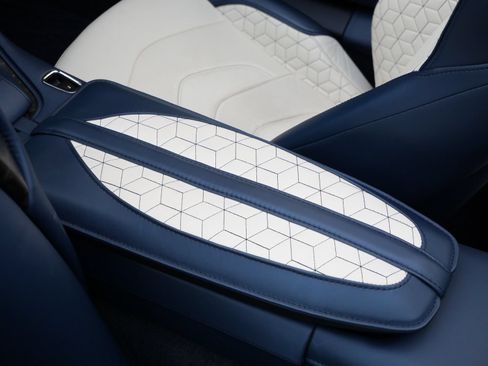 Used 2020 Aston Martin DBS Superleggera Volante RWD image 32