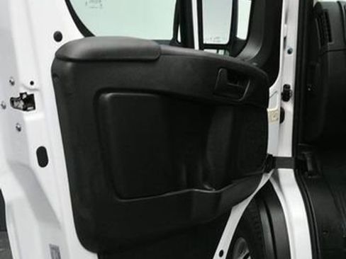Used 2025 RAM ProMaster 2500 w/ Convenience Group image 9