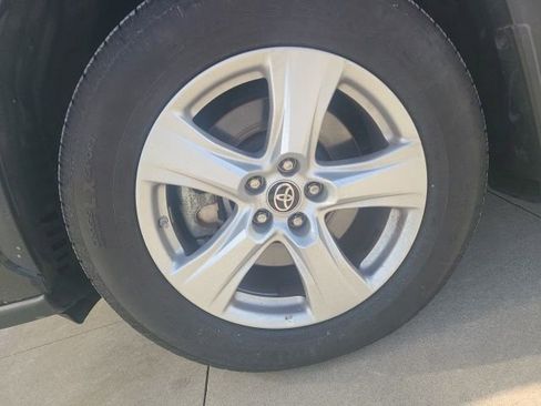 Used 2024 Toyota Highlander LE image 12