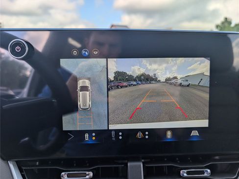 New 2026 Chevrolet Equinox LT w/ Convenience Package II FWD image 15