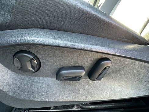 Used 2024 Volkswagen Tiguan SE image 10