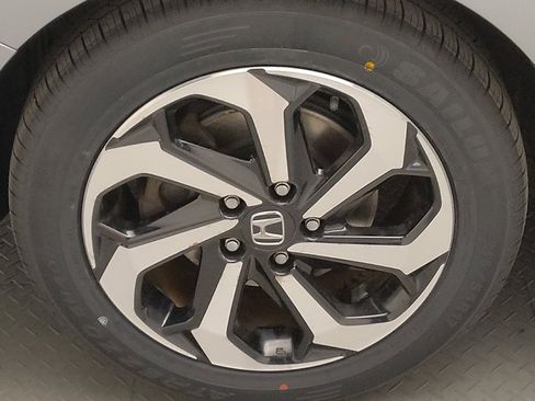 Used 2017 Honda Accord EX image 31