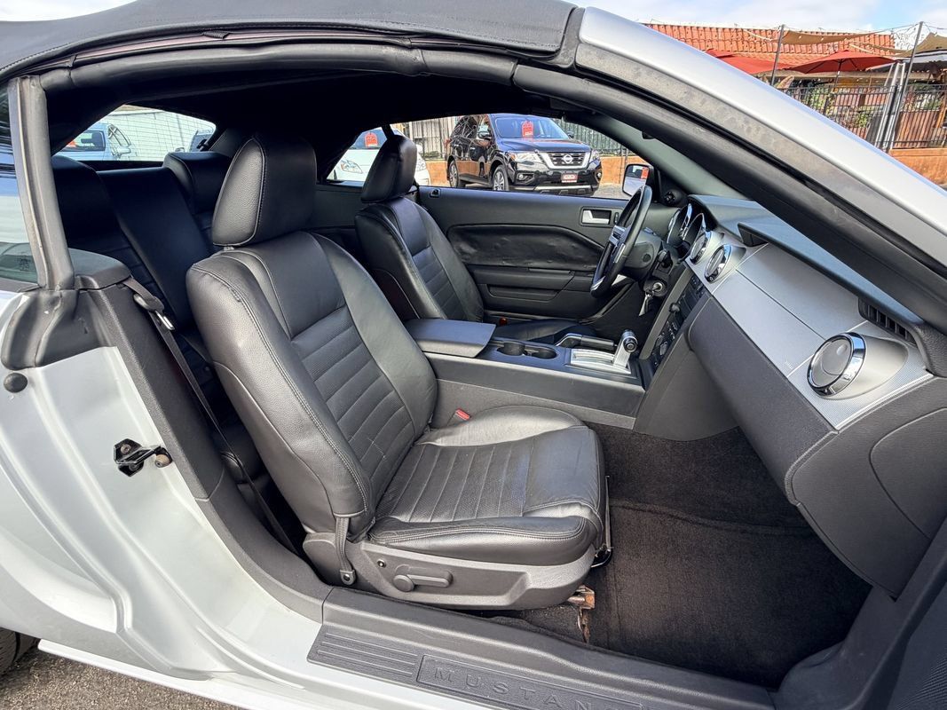 Used 2005 Ford Mustang GT RWD image 25