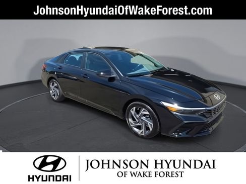 Certified 2025 Hyundai Elantra Sport image 2