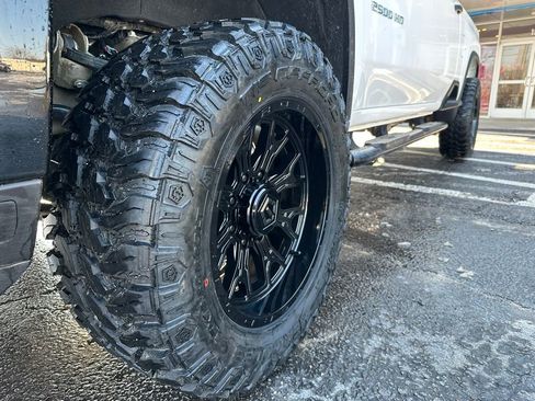 Used 2025 Chevrolet Silverado 2500 Custom w/ Custom Value Package image 9