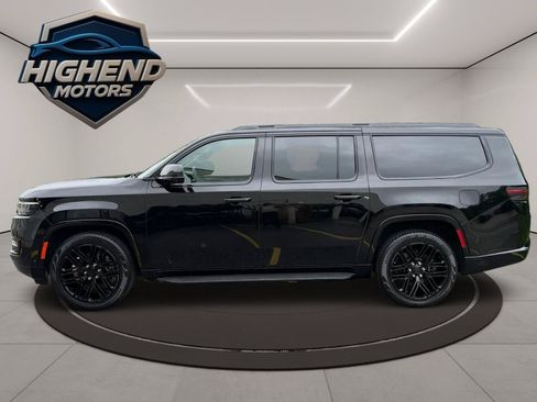 Used 2024 Jeep Wagoneer L Series II AWD/4WD image 3