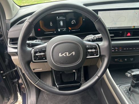Used 2026 Kia Carnival FWD image 30