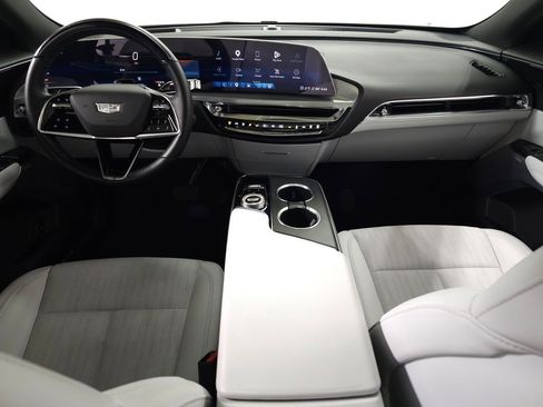 Used 2024 Cadillac Lyriq Luxury AWD/4WD image 15