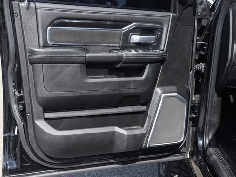 Used 2022 RAM 2500 Laramie AWD/4WD image 18