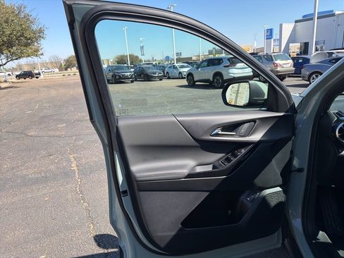 Used 2025 Chevrolet Equinox LT w/ Convenience Package II image 9