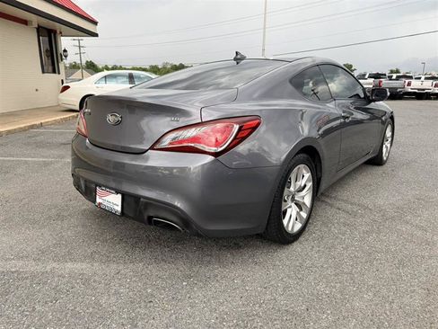 Used 2016 Hyundai Genesis 3.8 RWD image 5